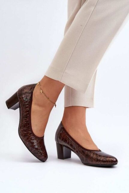 Braune Pumps mit Struktur - niedriger Absatz