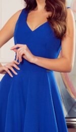 Blaues ärmelloses langes Abendkleid