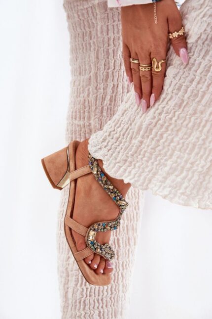Sandalen mit Schlangenverzierung - ein Hauch von Glamour bei jedem Schritt - 212356
